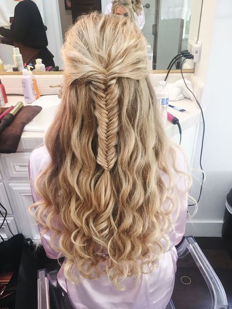 Fish Tail Braid Updo Wedding, Hair Down With Fishtail Braid, Fish Tail Prom Hairstyles, Homecoming Hairstyles Fishtail Braid, Fishtail Braid Hairstyles Prom, Fish Braid Hairstyles Wedding, Half Up Half Down Hair Fishtail Braid, Prom Hairstyles French Braid, Fishtail Braid For Prom