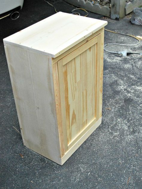 Diy Trash Bin Indoor, Diy Wooden Trash Can Holder, Trash Can Storage Kitchen Diy, Diy Trash Can Cabinet, Wood Trash Can Holder, Wooden Trash Can Holder, Kitchen Garbage Can Storage, Wooden Trash Can, Wood Trash Can