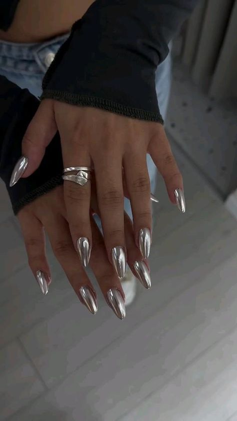 Chrome Nails Designs, Nagellack Trends, Metallic Nails, Nagel Inspo, Cat Kuku, Silver Nails, Funky Nails, Dope Nails, Nail Arts