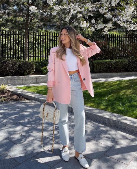 Blazer Inspiration, Freya Killin, Daily Fashion Inspiration, Wearing Color, Casual Chique, Trendy Jackets, Cute Winter Outfits, Pink Blazer, Casual Work Outfits