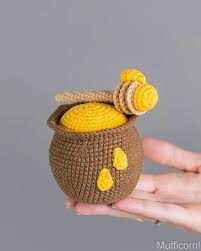 Amigurumi designer 🇺🇦 on Instagram: "Who would like a separate pattern for honey pot and honey dipper? And small but very cute addition! Let us know! Crochet Patterns linked in Bio #standwithukraine # Honey Pot Crochet, Crochet Bee Pattern, Pot Crochet, Amigurumi Food, Honey Bee Hives, Honey Dipper, Crochet Bee, Food Patterns, Crochet Food