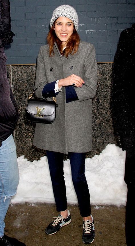 Snowy date night style c/o of Alexa Chung: beanie + wool coat + boxy purse + sneakers