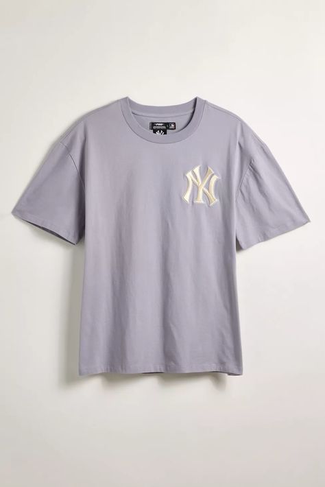 - 100% Cotton Yankees T Shirt, Cool Outfits For Men, Men's Tops, Logo Tee, T Shirt Men, Logo Tees, Basic Tees, New York Yankees, Mlb