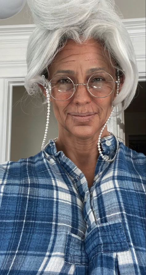 Old Ppl Costumes, Granny Costumes For Adults, Grandma Halloween Costume For Women, Granny Party Theme Outfit, Grandma Costume Makeup, Granny Costume Ideas, Grandma Makeup Costume, Old People Costume Couple, Old Lady Costume For Women Diy