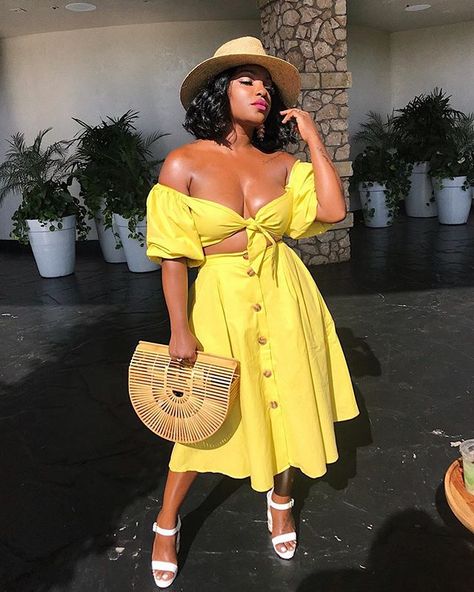 No so mellow yellow @tiarramonet wearing @forever21 two-piece. Shoes: @aldo_shoes Bag: @prettylittlething