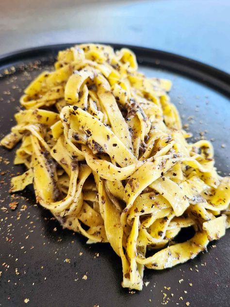 Truffle Oil Recipes, Tagliatelle Recipe, Weekend Recipe, Truffle Pasta, Homemade Truffles, Recipe Pasta, Cooking Cream, Paste Recipe, Truffle Oil