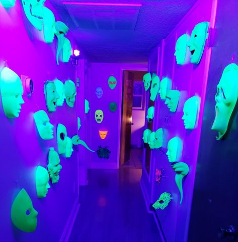 Glow In The Dark Haunted House, Black Light Photo Booth, Halloween Party Outside Decor, Black Light Halloween Decor, Halloween Black Light Ideas, Uv Halloween Decorations, Black Light Decor, Black Light Halloween Party, Black Light Halloween Party Ideas