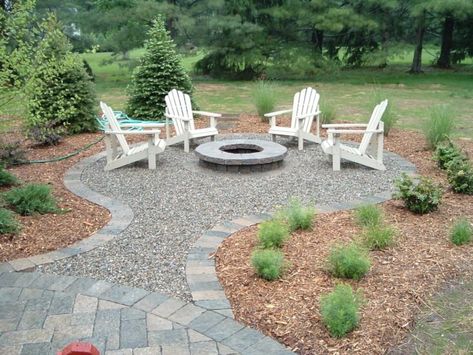 Reka Bentuk Landskap, Outdoor Fire Pit Area, Fire Pit Landscaping, Gravel Patio, Desain Lanskap, Pea Gravel, Fire Pit Area, Diy Fire Pit, Fire Pit Patio