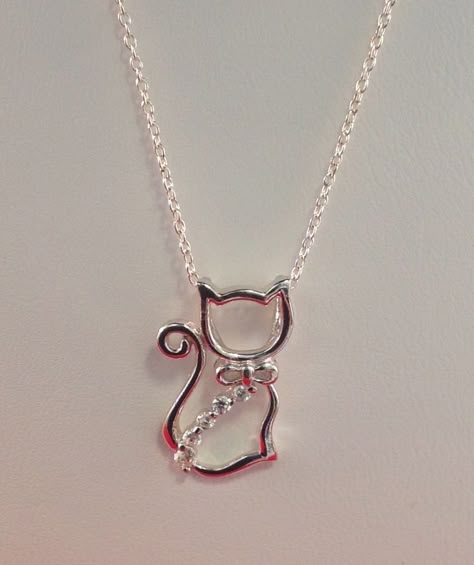 Sterling Silver Kitty Cat Pendant with Clear Stones (1.30 Grams) SOLD! Was Available at Gadgets and Gold in Gainesville, FL. Cat Pendant, Cat Charm Necklace, Hand Beaded Jewelry, Princess Jewelry, Pretty Jewelry Necklaces, Magical Jewelry, Cat Pendants, Jewelry Model, Mom Jewelry