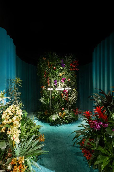 Fashion Event Decor, Tropical Floral Installation, Fashion Show Decor, Garden Exhibition, Flower Exhibition, Product Launch Event, Wedding Exhibition, Event Booth Design, Reception Stage Decor