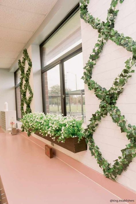 Green Classroom Asthetic, Lattice In Classroom, Classroom Decor Botanical, Garden Classroom Decorations, Natural Bulletin Board, Greenery Classroom Bulletin Board, Green And Gold Classroom Decor, Floral Design Classroom, Bulletin Board Greenery