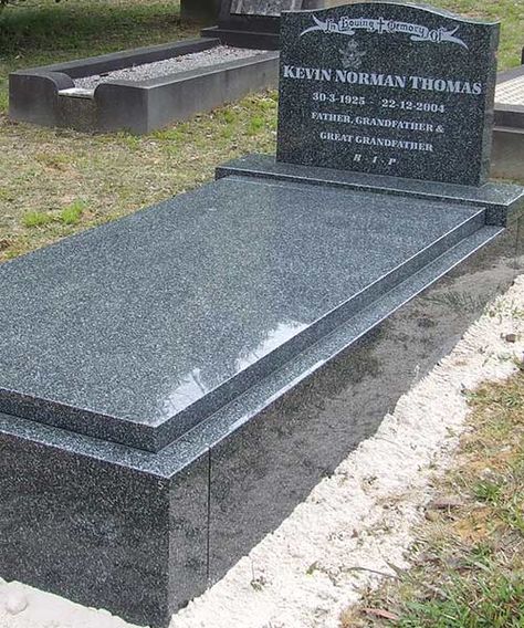 Graveyard Design Modern, Grave Ideas Cemetery, Tomb Stone Design, Grave Design Ideas, Graveyard Pictures, Tombstone Pictures, Grave Design, Grave Ideas, Granite Monuments