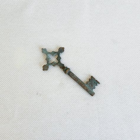 ⚝ This vintage iron key is made from Turkey  ⚝ This decorative key  change the theme of any room or place changing your furniture. ✿ İron Decorative Door Key Size :  8x17 centimeter ✔ PAYMENT: BY ALL PAYMENTS ✔ CONDITION : EXCELLENT ✈ Shipping: ✈  I will ship your order within 2 business day.It takes 3-4 days to delivery time.Shipping with Fedex or DHL. ✿ I try to show the unique colors of each fabric as accurately as possible.     Please note that colors may vary slightly on different computer Key Reference, Key Wall Decor, Key Decor, Key Change, Door Key, Old Key, Old Keys, Survival Horror Game, Skeleton Keys