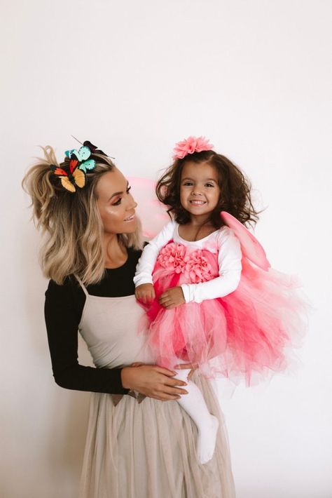 I’ve decided to put together a list of 50 cute family Halloween costume ideas that you and your family can choose from. These are super fun! Diy Cute Halloween Costumes, Cute Halloween Outfits, Toddler Costumes Girl, Halloween Costume Toddler Girl, Top Halloween Costumes, Toddler Girl Halloween, Unique Costumes, Creative Valentines, Toddler Costumes