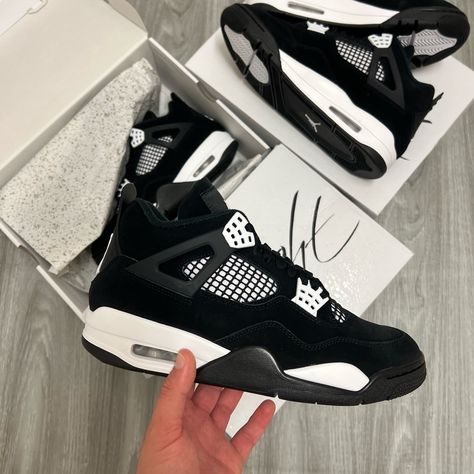 Brand New Authentic Black And White Jordans, Cute Casual Shoes, Pretty Sneakers, Nike Shoes Air Force, Fly Shoes, Jordan Retro 4, Jordan 4s, Jordan Shoes Girls, Pretty Shoes Sneakers