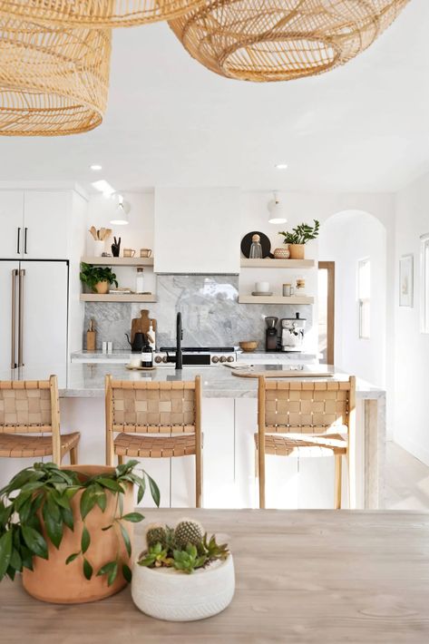 You've got to see this modern California bungalow, complete with a detached Casita available for rent. It's dreamy, light, and airy! Kitchen Spotlights, Bungalow Interior, California Bungalow, Fireclay Tile, Bedroom Cabinets, Kitchen Colour Schemes, Quality Cabinets, Kitchen Color, California Homes