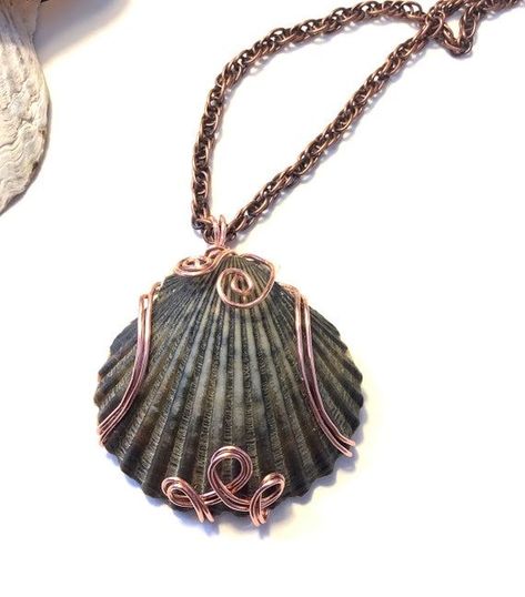 Black scallop seashell pendant wrapped with copper wire.. seashell jewelry wire wrap jewelry Wire Wrapped Seashells, Shell Wire Wrap, Wire Wrap Seashells, Wire Wrapping Shells, Wire Wrapped Sea Shells, Sea Shell Jewelry Ideas, Wire Wrapped Shell Jewelry, Wire Wrap Shells, Shell Jewelry Ideas