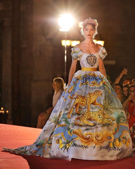 Dolce & Gabbana Alta Moda 2017 – The best pictures from Dolce & Gabbana's Alta Moda show Ellie Saab, Marmaris, Dolce E Gabbana, Couture Gowns, Gorgeous Gowns, Fantasy Fashion, Dolce & Gabbana, Beautiful Gowns, Fancy Dresses