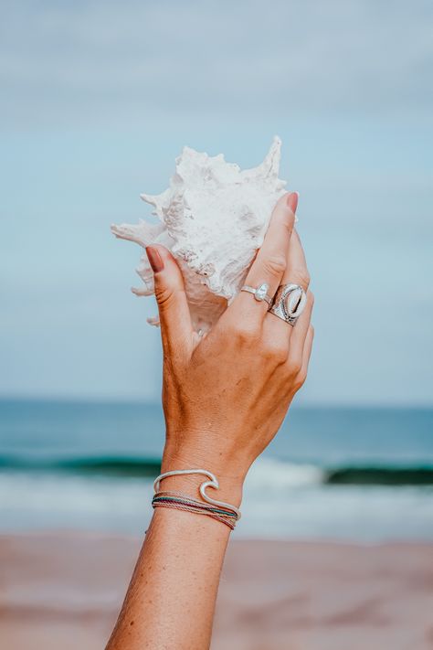 Beach Jewellery Photography, Beach Jewellery Photoshoot, Jewelry Beach Photography, Ocean Jewelry Aesthetic, Beach Jewelry Photoshoot, Beach Jewelry Aesthetic, Ring Photoshoot, Summer Jewelry Beach, Jewellery Shoot