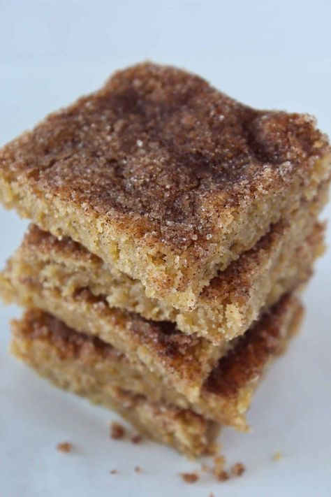 These Churro Bars are the perfect craving fix when you don't like deep fried food and prefer cookies. Click here for the recipe by Practically Homemade!! Churro Bars, Snickerdoodle Bars, Bundt Cake Recipe, Texas Sheet Cake, Mexican Dessert Recipes, Mexican Dessert, Easy Mexican, Bundt Cakes Recipes, Cookie Bar Recipes