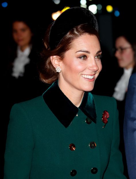 Kate Middleton Has a New Signature Look: The Hatband - TownandCountrymag.com Royal Hairstyles, Duchesse Kate, Düşes Kate, Herzogin Von Cambridge, Kate Middleton Hair, Duchesse Catherine, Jane Taylor, Kate And Meghan, How To Make Headbands