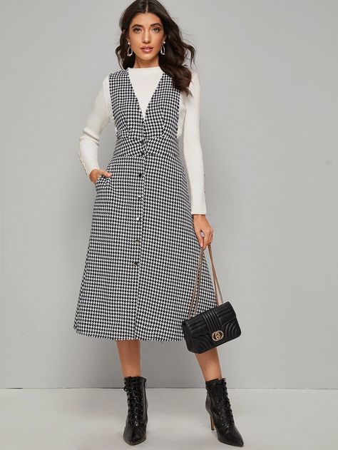 Tweed Overall Dress, Pinafore Dress Outfit, Ținute Business Casual, Abaya Designs Latest, Gingham Fashion, Pakistani Fashion Casual, Winter Dress Outfits, غرفة ملابس, Tweed Fabric