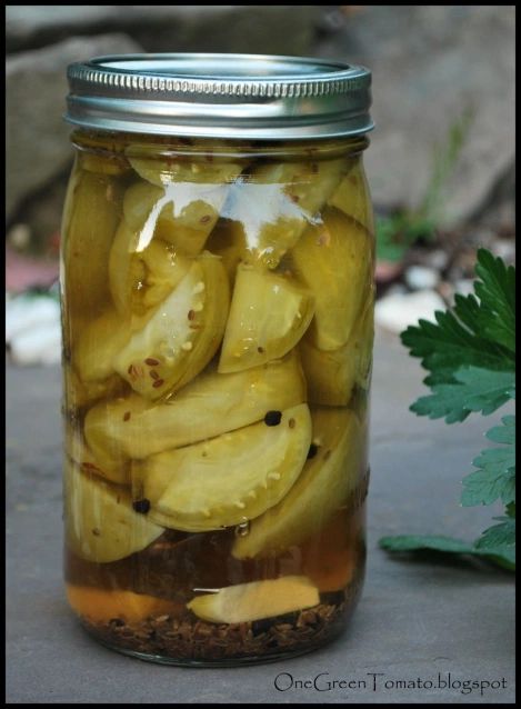 Dill Pickled Green Tomatoes, Pickled Items, Canning Green Tomatoes, Canning Veggies, Pickled Green Tomatoes, Pickled Tomatoes, Homemade Dressings, Ball Canning, Green Tomato Recipes