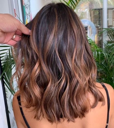 Balayage Brunette Short, Caramel Balayage Brunette, Very Long Bob, Balayage Hair Caramel, Rambut Brunette, Short Hair Highlights, Balayage Hair Color Ideas, Kadeřnické Trendy, Brown Hair Looks