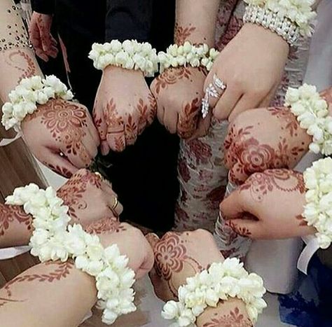 Bridesmaid henna styles Bridesmaid Henna, Cool Henna, Henna Styles, Cool Henna Designs, Haldi Ceremony Decorations, Bridesmaid Poses, Flower Jewelry Designs, Wedding Flower Jewelry, Bridal Photography Poses