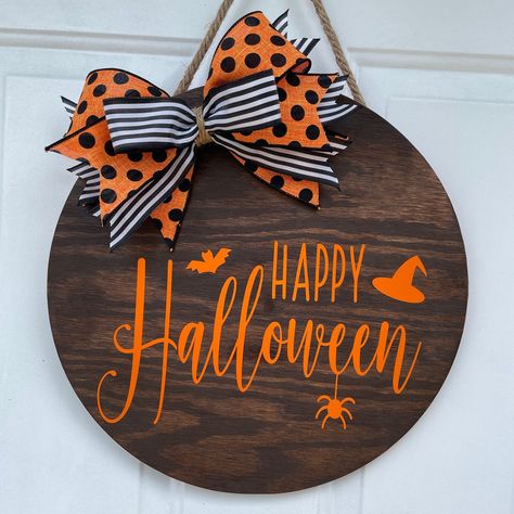 Homely Decor, Wooden Halloween Signs, Stove Covers, Wooden Rounds, Circle Decor, Wreath Party, Round Wreaths, Fall Market, Fireman Birthday