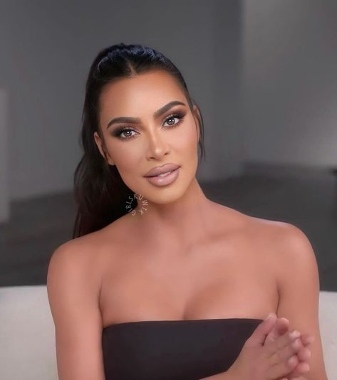 Kim Kardashian Glam Makeup, Kim Kardashian Best Looks, Kim Kardashian Makeup 2024, Tan Makeup Look Bronze, Kim K Ponytail, Kim K Glam, Kim K Hairstyles, Kardashian Hair Styles, Kim K Makeup Looks