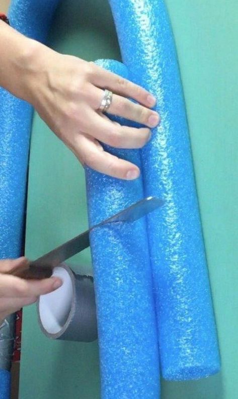 Pool Noodles aren't limited to the pool, cut them into these fun projects too! Diy Noodles, Piscina Diy, Noodles Ideas, Activities With Kids, درج السلم, Pool Noodle Crafts, Pool Noodle, Diy Pool, Pool Noodles