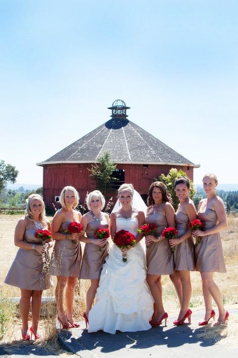 Country Wedding Theme Red White Themed Wedding, Red Wedding Theme, Country Bride, Rustic Wedding Chic, Country Theme Wedding, Champagne Dress, California Wedding Venues, Wedding 2015, Rustic Country Wedding