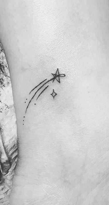 Shoot Star Tattoo, Shoot For The Stars Tattoo, Two Stars Tattoo, Mini Star Tattoo, Shooting Stars Tattoo, Shooting Star Tattoo Designs, Star Tattoos Ideas, Little Stars Tattoo, Small Star Tattoo