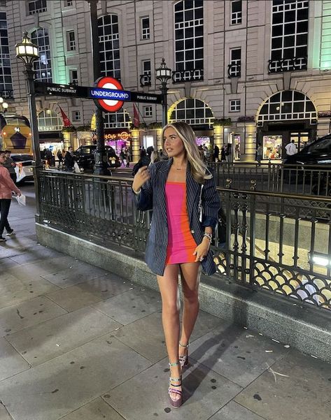 outfit, night outfit, hot outfit, dress, mini dress, wedges, leather jacket, photo ideas, date night, blonde City Photo Ideas, Dress And Leather Jacket, Dress Leather Jacket, Town Outfits, Outfit Date, Hot Pink Mini Dress, Leather Jacket Dress, Pink Wedges, Hot Pink Dress