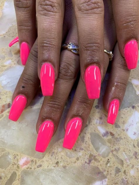 Vacation Nails Hot Pink, Hoco Nails Hot Pink, Nail Inspo Spring Break, Hot Pink Aesthetic Nails, Bright Pink Acrylic Nails Designs, Coffin Hot Pink Nails, Hot Pink French Tip Nails Coffin, Holiday Nails Summer 2022, Cute Nails Acrylic Red