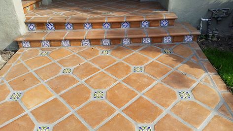 Decorative patterned tile don't have to span the entire riser. Tile Entry, Spanish Patio, Spanish Floor Tile, Mexican Tile Floor, Spanish Style Tile, Tile Patio, Spanish Style Bathrooms, Spanish Bathroom, Mexico Landscape