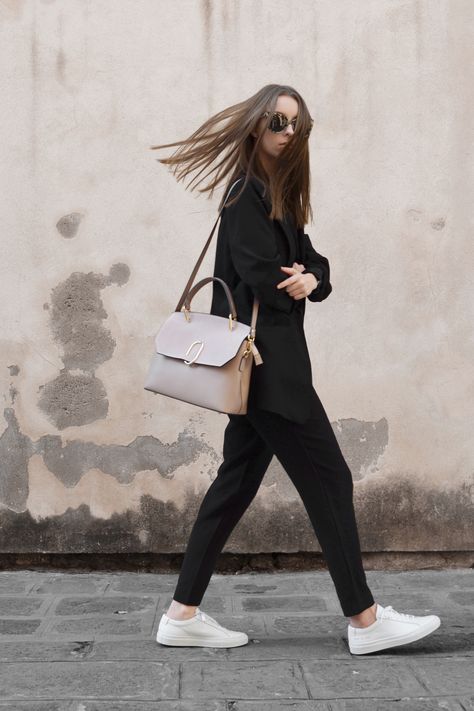 Common Projects Outfit, Camelia Roma Bag, Camelia Roma, Common Projects Women, Zara Suit, Streets Of Venice, Zara Suits, Hipster Outfits, Common Projects