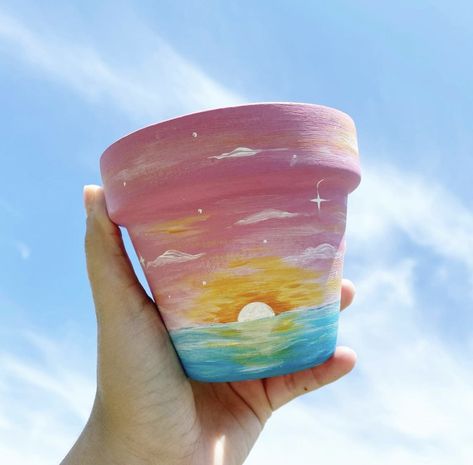 Drawing On Pots Ideas, Pencil Holder Painting Ideas, Painting Clay Pots Ideas, Painted Clay Pots Ideas Terra Cotta, Container Painting Ideas, Painted Clay Pots Ideas, Painted Pots Diy Creative, Flower Pot Painting Ideas Creative, Drawing On Pottery