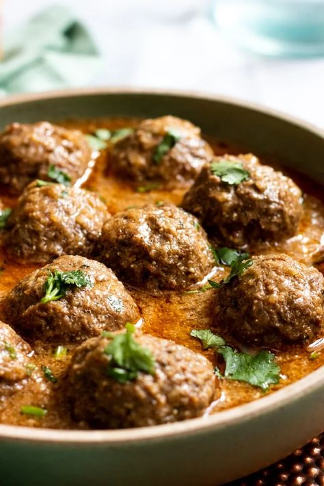 Koftay ka Salan or Kofta Curry - Flour & Spice Beef Kofta Recipe, Kofta Curry Recipe, Pakistani Dishes, Kofta Curry, Kofta Recipe, Different Foods, Whole Roasted Cauliflower, Mutton Recipes, Curry Dishes