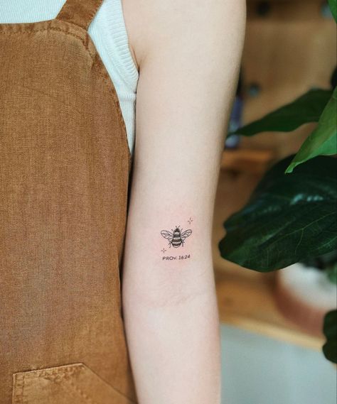 Proverbs 16 24 Tattoo, Honey Tattoo Ideas, Honey Bee Tattoo Ideas, Bee Tattoo Meaning, Honey Tattoo, Honey Bee Tattoo, Honeycomb Tattoo, Bee Honeycomb, Bee Tattoo