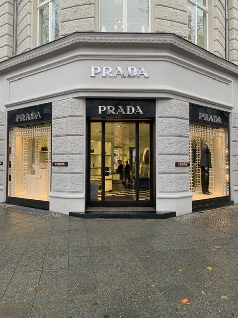 Boutique Exterior Store Fronts, Car Showroom Interior, Luxury Retail Store, Prada Store, Store Shelves Design, Commercial And Office Architecture, Clothing Store Interior, Store Design Boutique, Storefront Design