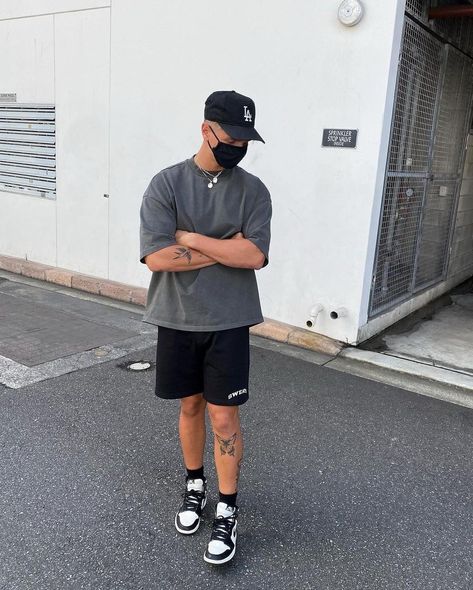 streetwear outfit Swag Men Outfits, Summer Outfits Shorts Men, Jordan Men Outfits, Streetware Outfits Men, Jordans Outfit Men, Streetwear Shorts Outfit, Summer Fits Men Streetwear, Streetwear Men Outfits Summer, Black Shorts Outfit Men