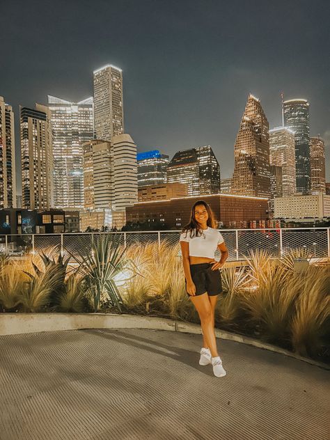 Post Houston. Rooftop garden. Things to do in Houston. Skyline views Houston Post Houston Photoshoot, The Post Houston, Houston Instagram Spots, Houston Senior Pictures, Downtown Houston Photoshoot, Houston Texas Outfits, Houston Photoshoot Locations, Houston Outfits, Houston Texas Photography