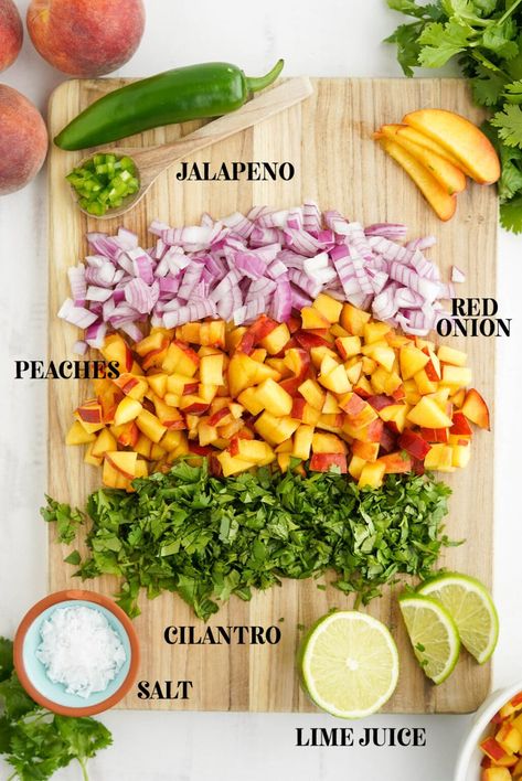 Peach Salsa Recipe, Peach Salsa Recipes, Simple Appetizer, Salsa Guacamole, Peach Salsa, Peach Recipe, God Mat, Mango Salsa, Garden Recipes