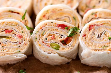 Chicken Taco Mexican Pinwheels | These pinwheels are filled with a creamy chicken taco filling, which is easily customizable, and rolled up to make a perfect appetizer or party food! | http://thechunkychef.com Cold Mexican Appetizers, Latin Appetizers, Mexican Pinwheels, The Chunky Chef, Chunky Chef, Mexican Appetizers, Coconut Dessert, Pinwheel Recipes, Brownie Desserts