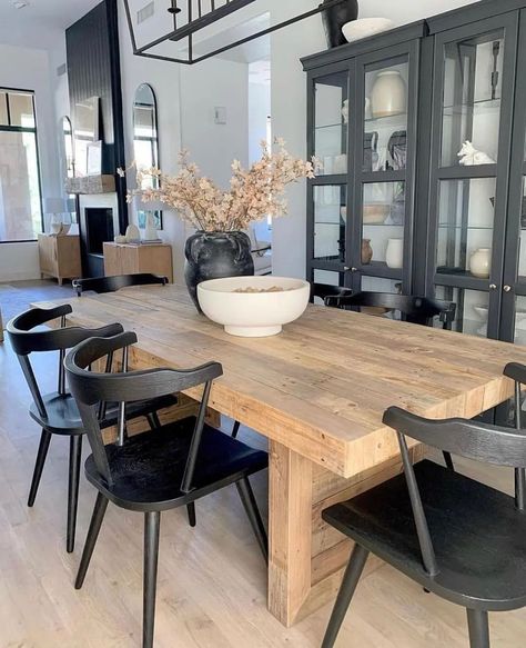 Gray living room Modern Farmhouse Dining Room, Black Chairs, Modern Farmhouse Dining, Dining Room Remodel, Dinning Room Design, Small Kitchens, Rustic Dining Room, Wonderful Weekend, Dining Room Inspiration