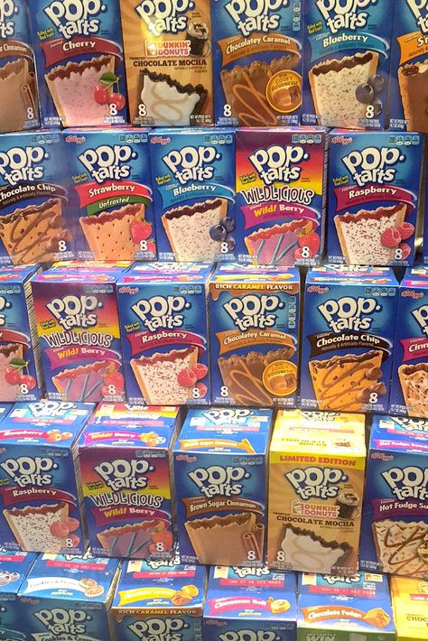 There's even a place to get your Pop-Tarts toasted. Pop Tart Aesthetic, Pop Tart Art, Pop Tarts Aesthetic, Sam Core, Pop Tart Flavors, Cafe Nyc, Toaster Pastry, Blueberry Chocolate, Pop Tart