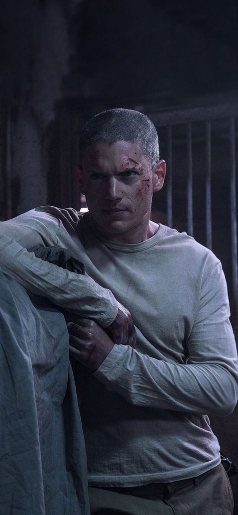 Dwayne Johnson Ballers, Prison Break Michael Scofield, Prison Break Michael, Michael Schofield, Sara Tancredi, Wentworth Miller Prison Break, Michael Scofield, Football Players Images, Prison Guard