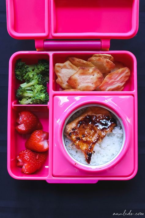 Omiebox Bento Lunch Box // Kids Lunch Box Ideas - Ann Le Do Fun Bento Box Ideas, Omie Lunch Ideas, Omie Lunch Box Ideas For Kids, Omnibox Lunch Ideas, Bento Lunch Box Containers, Omie Box Lunch Ideas Kids, Omni Box Lunch Ideas, Omni Lunch Box Ideas, Omie Lunch Box Ideas